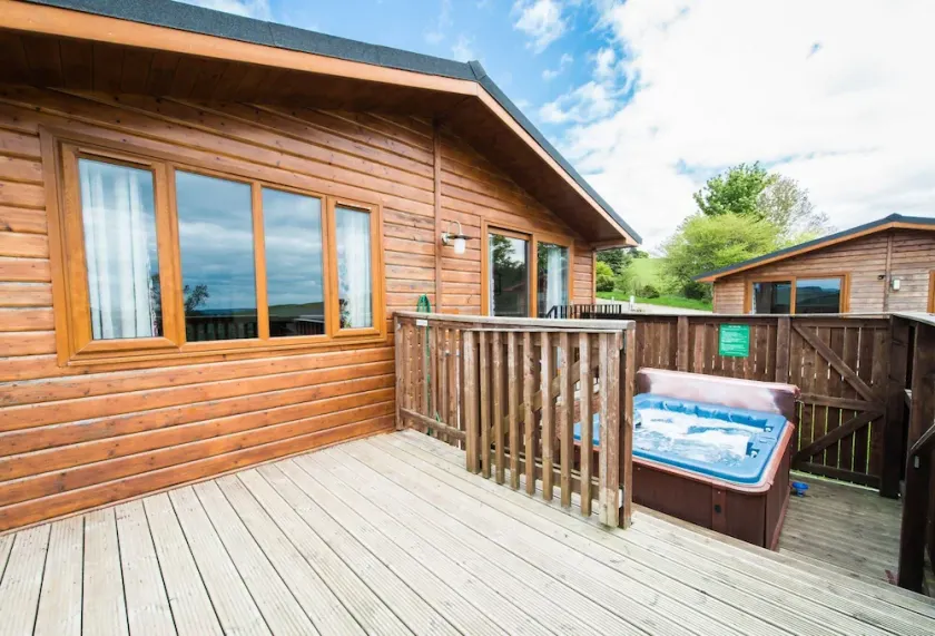 Skylark Lodge With Hot Tub Near Cupar, Fife - Image 1