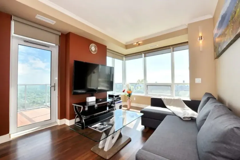Condos with Parking & Gorgeous View - Image 1