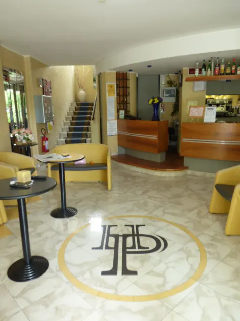 Hotel Poker - Image 1