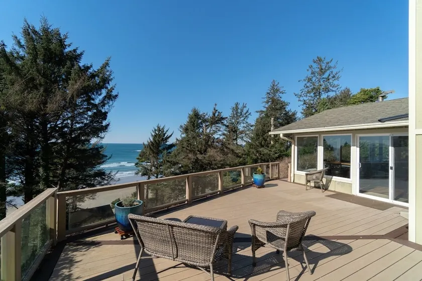 Otter Rock Hideaway 3 Bedroom Home - Image 1