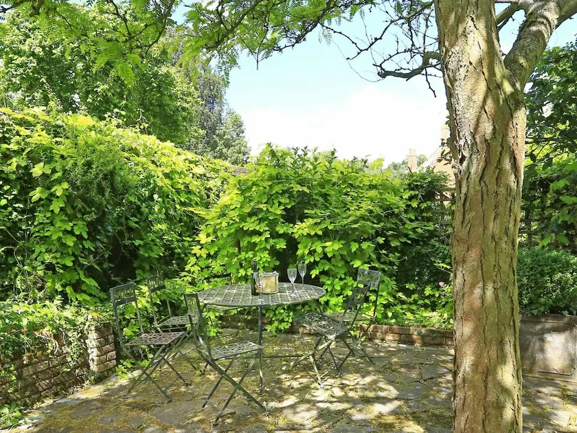 Holiday Home of Exceptional High Quality With Breathtaking Garden and Summer House - Image 1