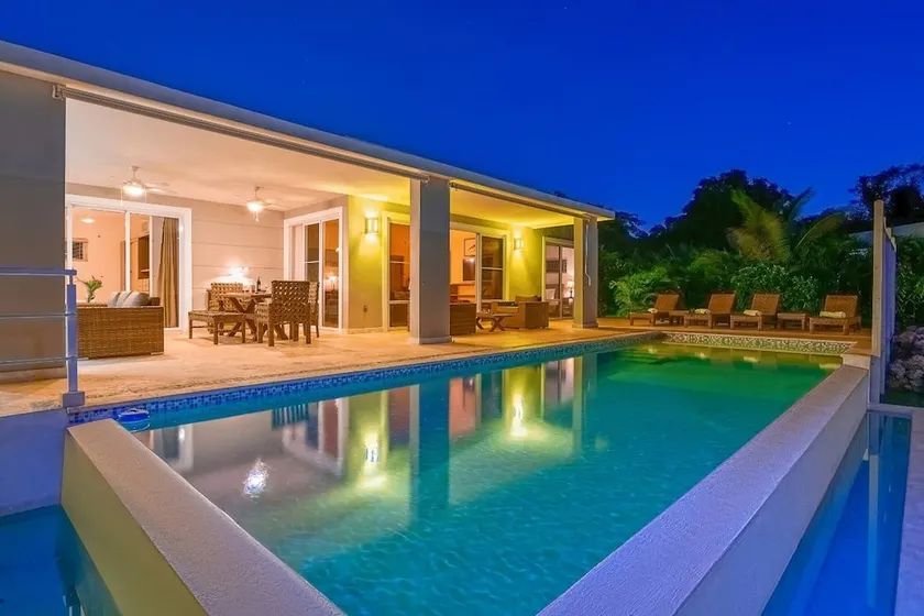 Magnificent Mid-century Mini Mansion - Image 1