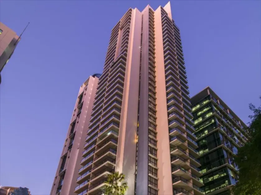 Sky River CBD apartment - Image 1