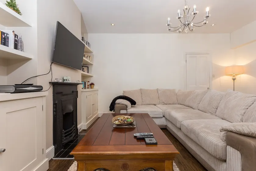 3 Bedroom House In Central Wimbledon - Image 1