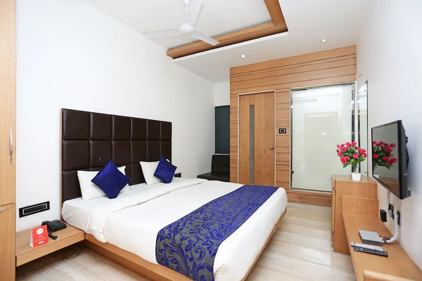 Hotel Sun Park by OYO Rooms - Image 1
