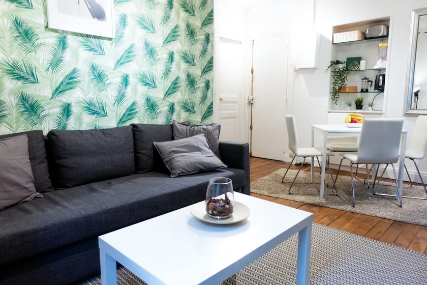 Pelicanstay in Central Paris - Image 1