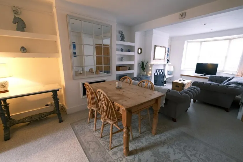 Fantastic 2BD Holiday Cottage West Sussex - Image 1