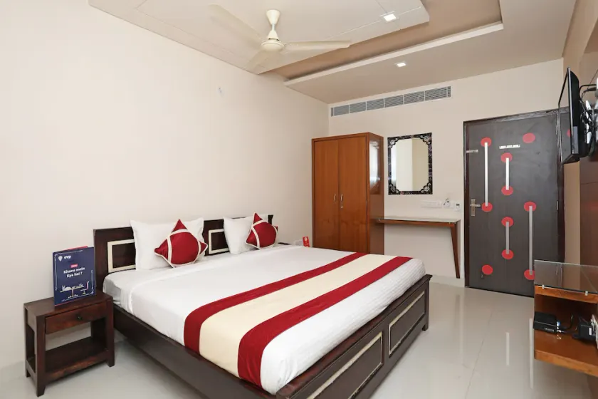 Hotel Gurukripa - Image 1