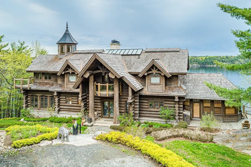 Westwood Stunning Custom Built Lake Joseph Luxury Cottage - Image 1