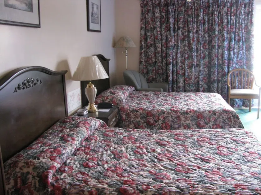Chipican Motel Sarnia - Image 1
