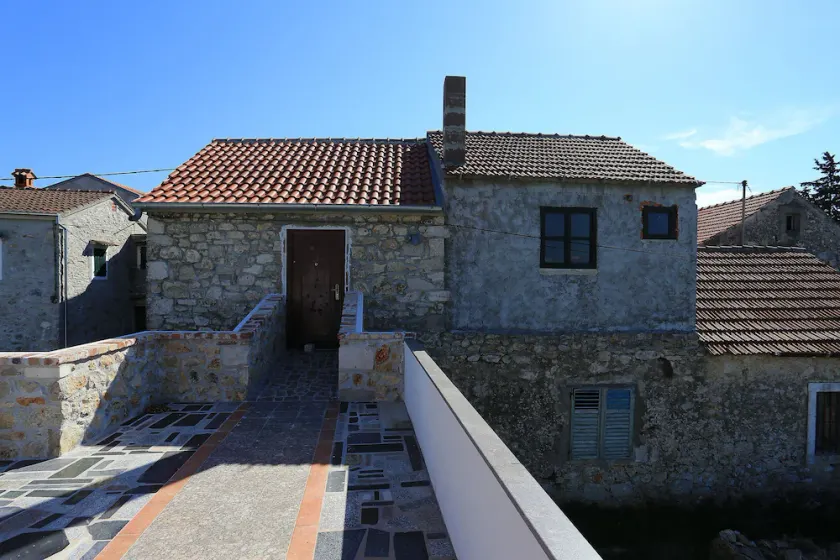 House Bongo - Image 1