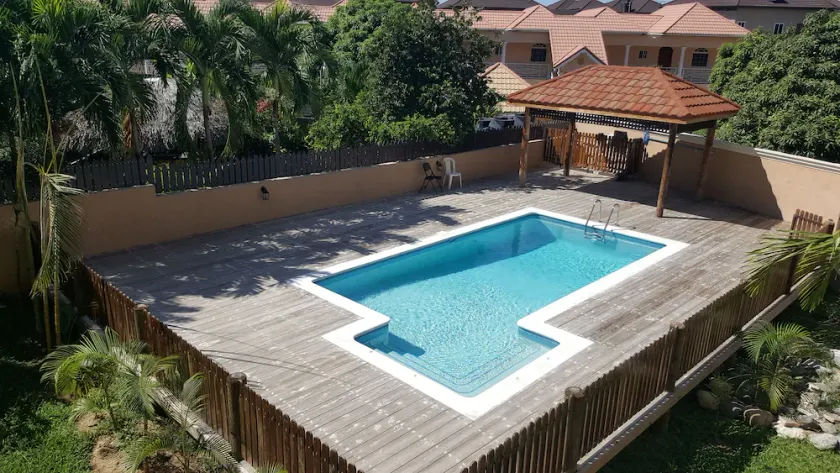 Apt 12, Executive Suites JA - Palms - Image 1