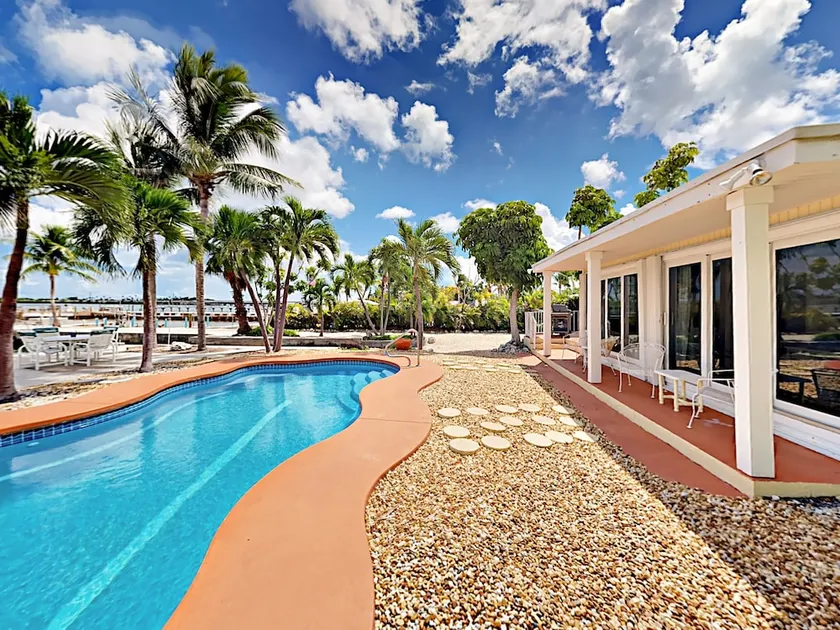 6br Getaway W/ Private Boat Basin 6 Bedroom Home - Image 1