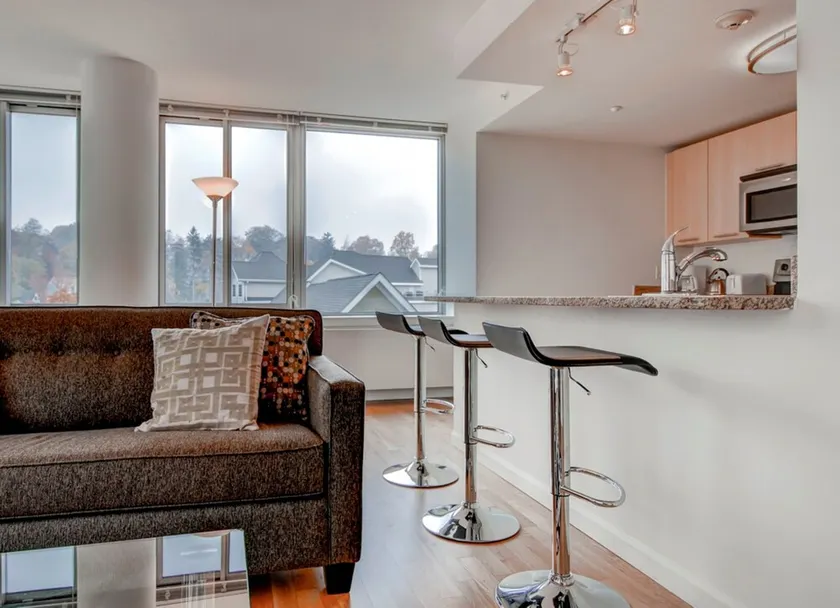 Global Luxury Suites at White Plains - Image 1