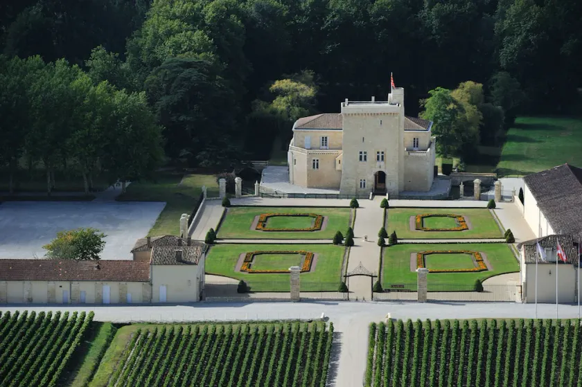 Château La Tour Carnet - Image 1
