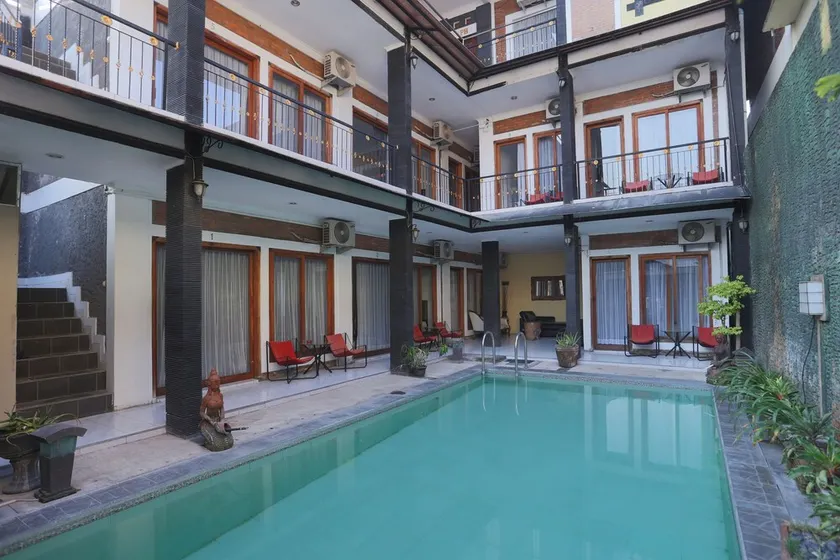 Hotel Gading Resto by OYO Rooms - Image 1