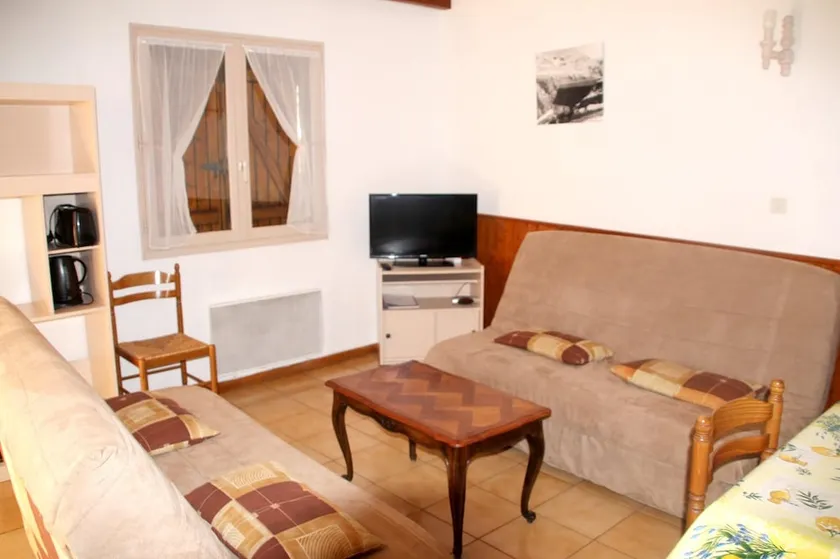 Maison de 3 chambres avec terrasse amenagee a Sassis - Image 1