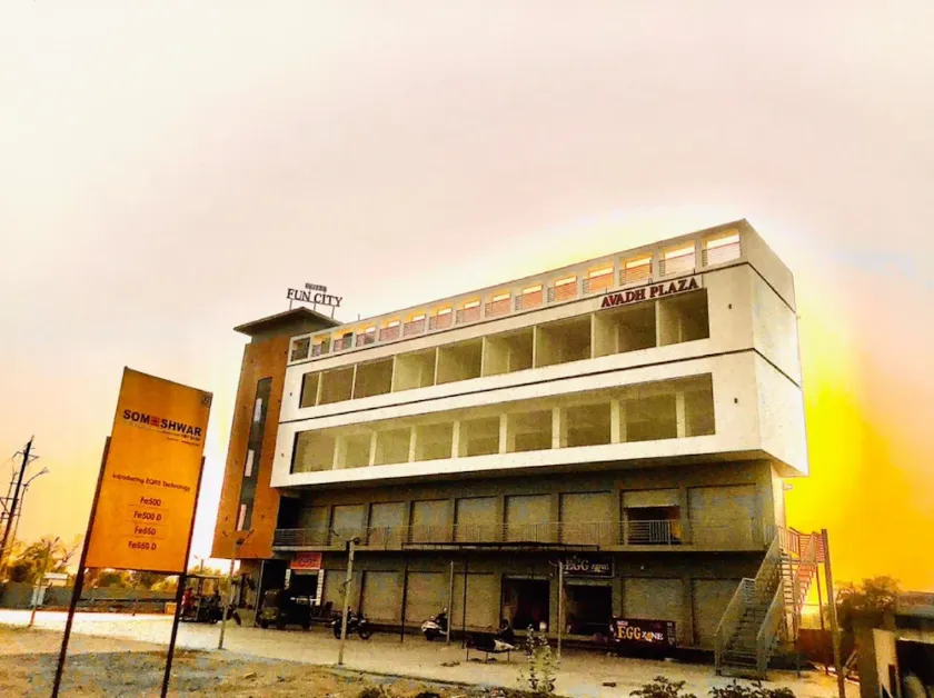 OYO 80481 Hotel Fun City - Image 1