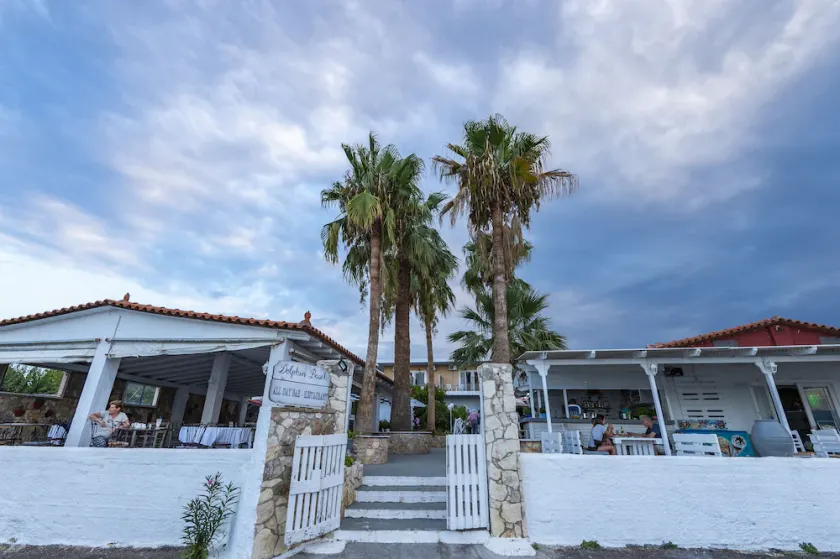 Agamemnon Beach Hotel - Image 1