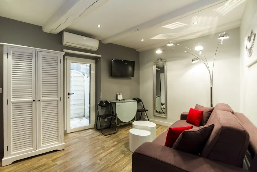 Florella Jean de Riouffe Apartment - Image 1