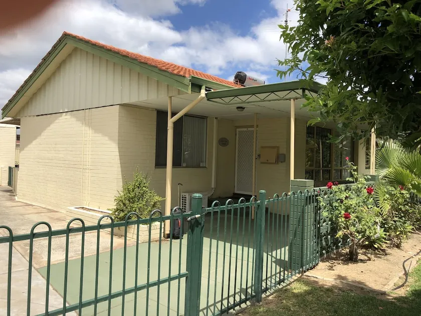Canal Time Cottage - Image 1