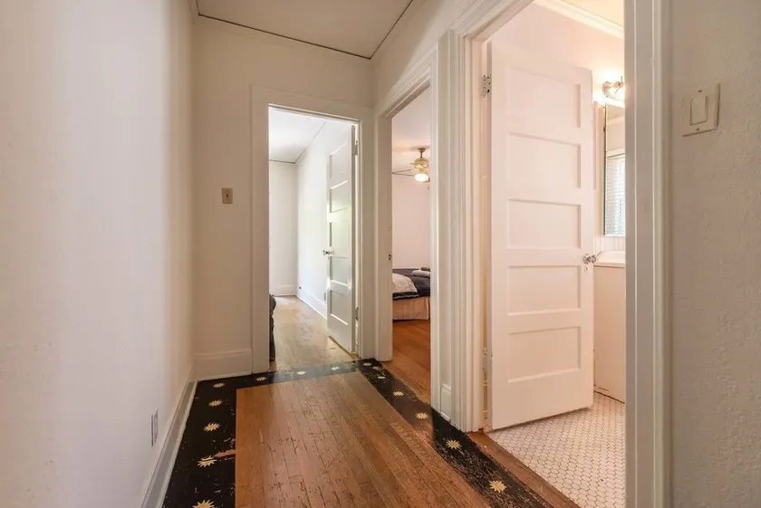 Charming 2bed House in Koreatown - Image 1