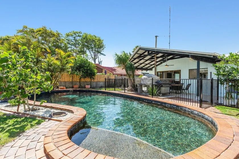 Beach House on Poinciana - Image 1