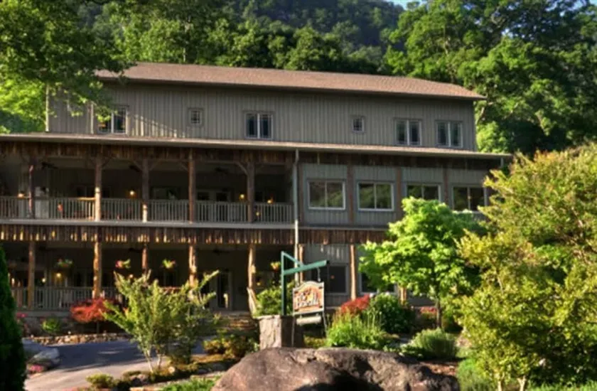 The Esmeralda Inn and Restaurant - Image 1