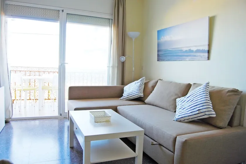 Baywatch apartment - Image 1