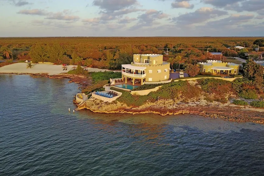 Cayman Castle - Image 1