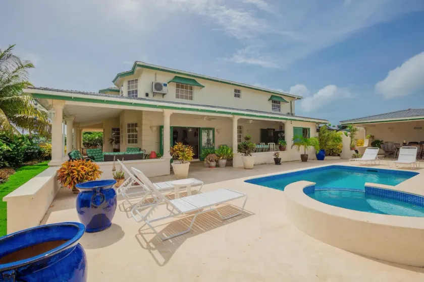 Beautiful Four-bedroom Villa With Breathtaking sea Views - Image 1