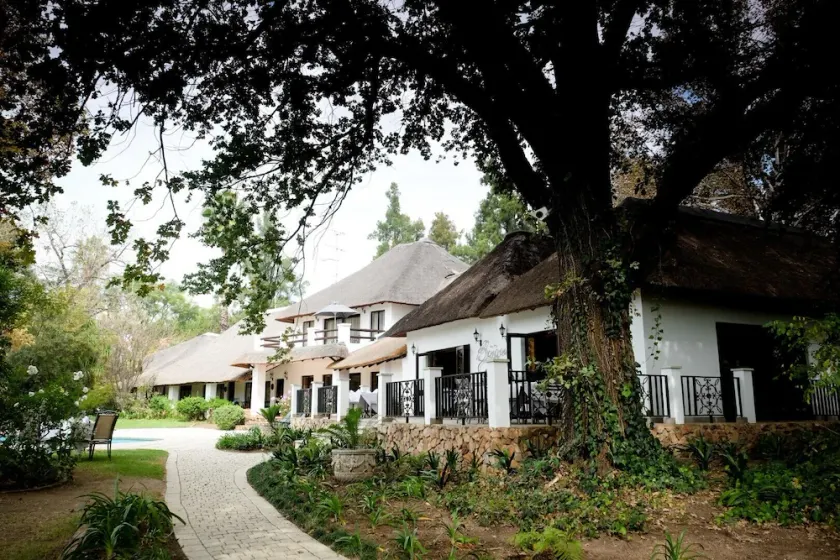 Toadbury Hall Country Hotel - Image 1