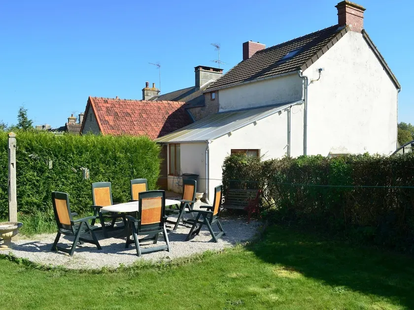 Nice Holiday Home in a Quiet Area Close to the Beach - Image 1