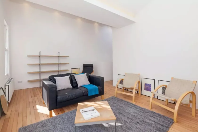 Stunning 2Bed Home with 2 Balconies in Camberwell - Image 1