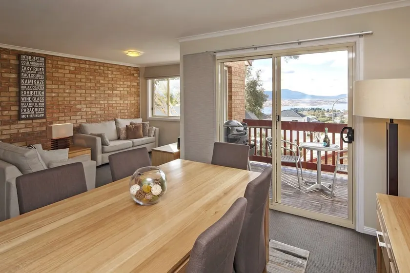 Beloka 9 - Overlooking Lake Jindabyne - Image 1