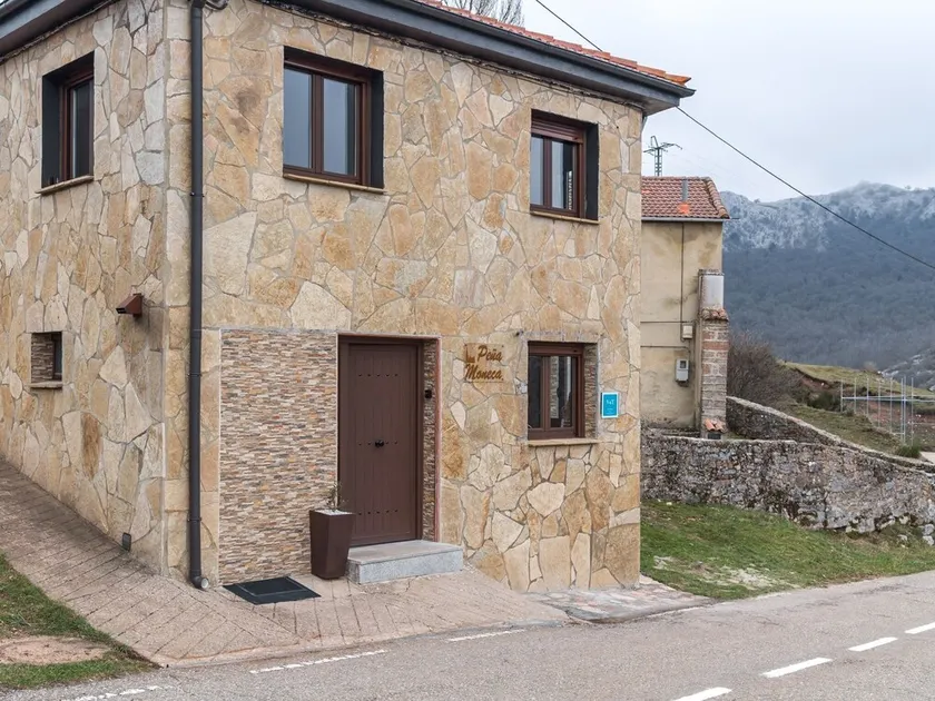 Stone House in Valporquero de Torío, León, Near the Cave - Image 1