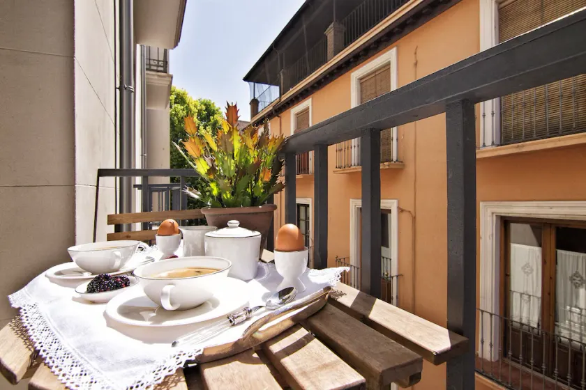 Central Deluxe Apartments - Image 1