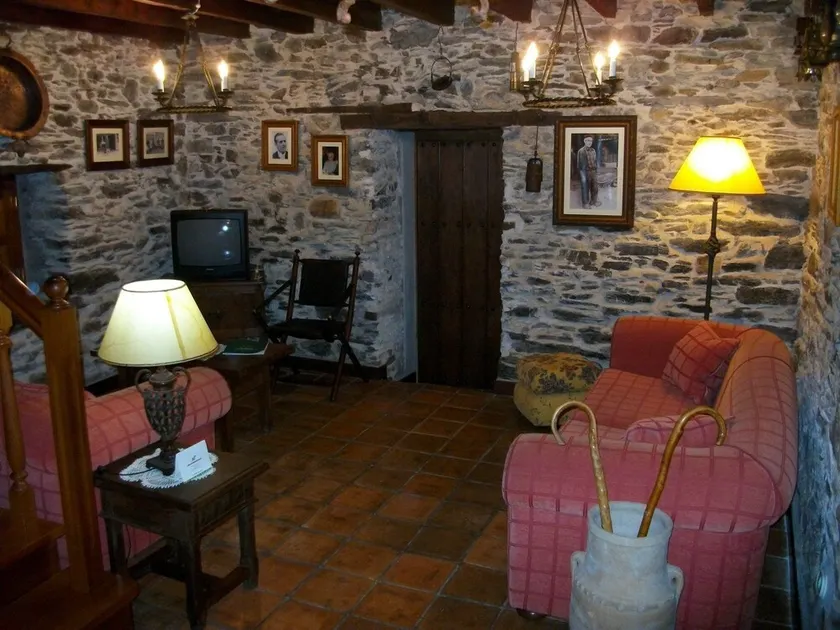 Casa De Aldea Los Glayus - Image 1
