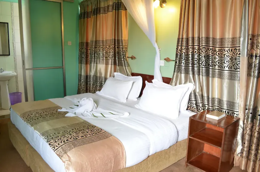Royal City Hotel - Image 1