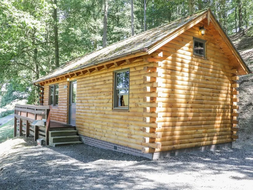 Hollies Lodge - Image 1