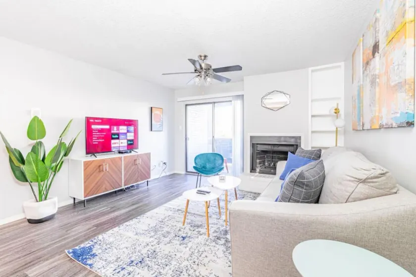 Sola 1BR Work Play Close to Downtown - Image 1