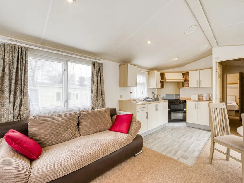 Serene Mobile Home in Hastings Near Smugglers Adventure - Image 1