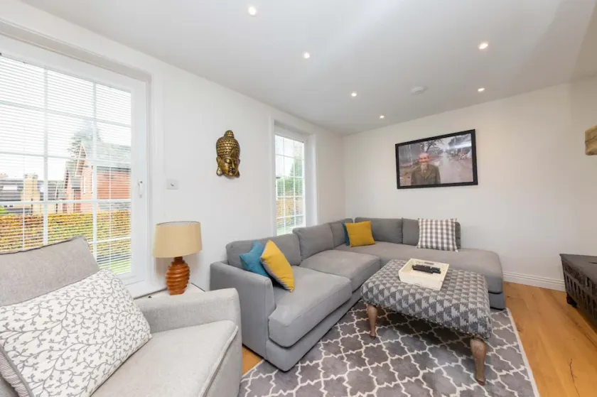 NEW Stunning 3BD Family Retreat Tunbridge Wells - Image 1