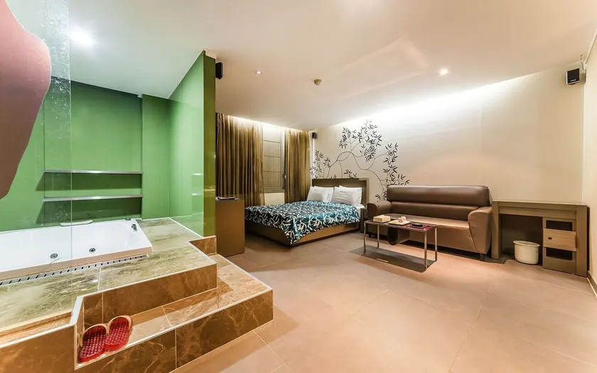 BnB Motel - Image 1
