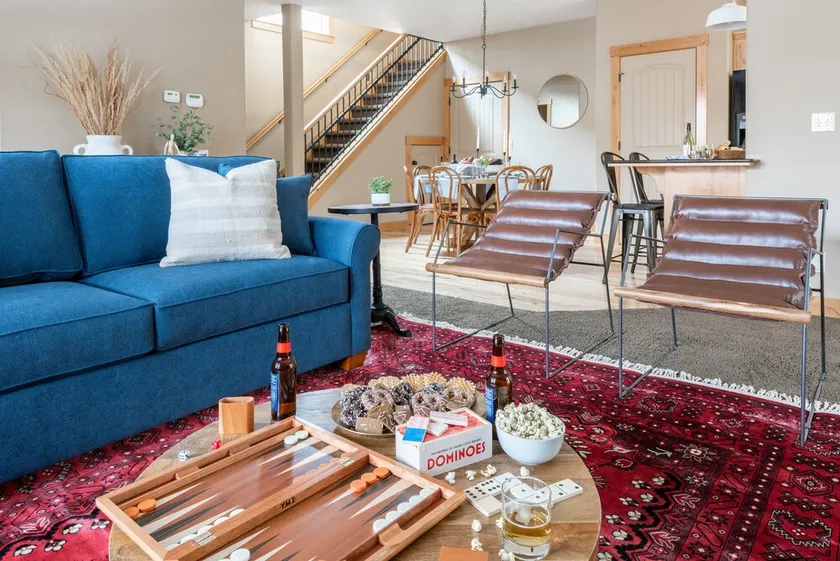 Deschutes by Avantstay Two Story Modern Cabin Only 10-minutes From DT Bend - Image 1