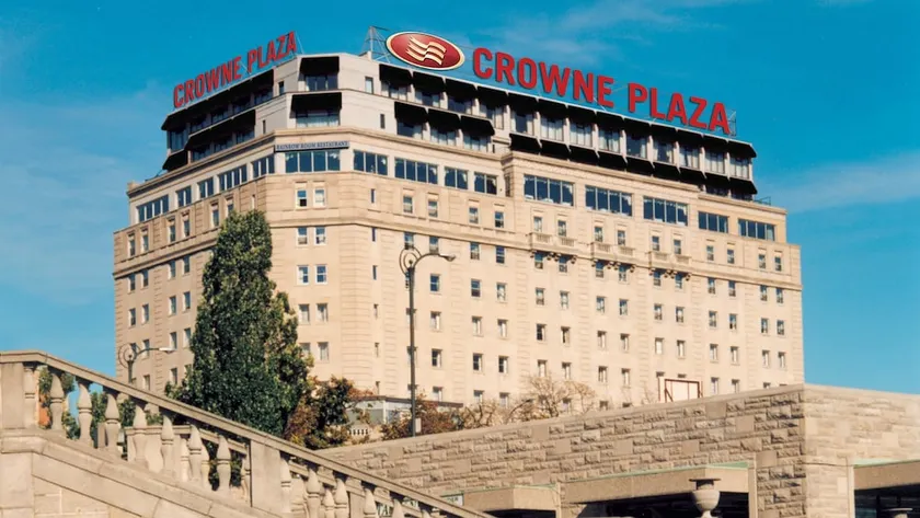 Crowne Plaza Niagara Falls-Fallsview - Image 1