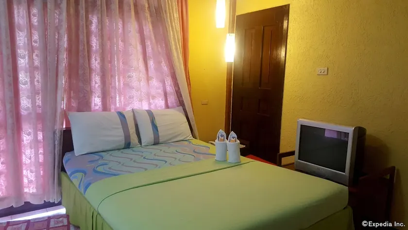Palawan Village Hotel by OYO Rooms - Image 1
