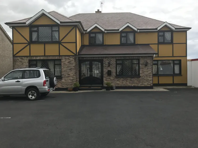 Clare Manor - Image 1