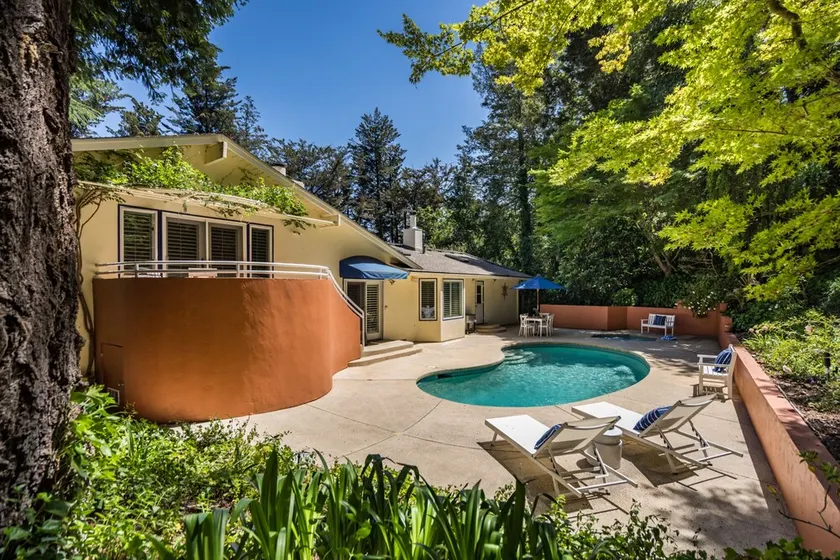 León by Avantstay Private Breathtaking Character Cottage w/ Pool & Hot Tub - Image 1