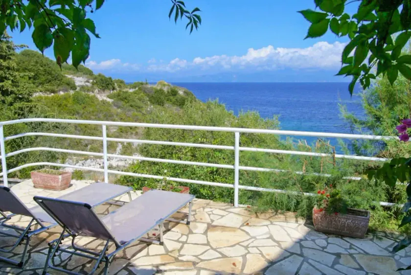 Dolphin Studio Swimming Pool Walk to Beach Sea Views A C Wifi Car Not Required - 559 - Image 1